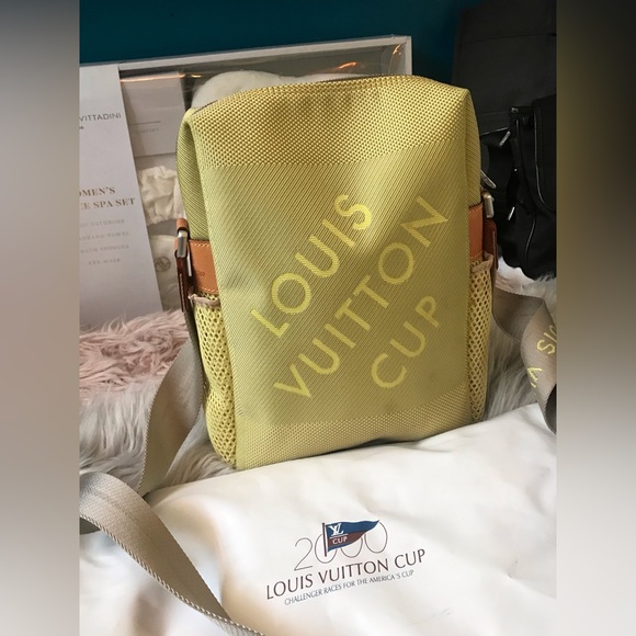 Louis Vuitton LV Cup 2000 Weatherly Yellow Shoulder Bag - Picture 5 of 17